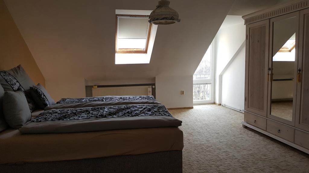 Restaurace U Marty Hotel Dubí Zewnętrze zdjęcie